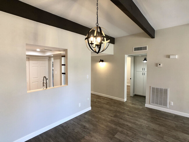 Building Photo - Fully Renovated 2bd/2 bath Scottsdale pati...