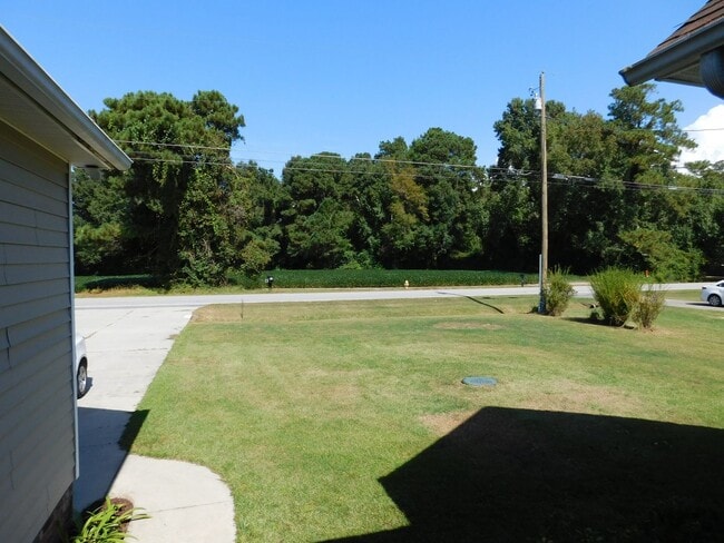 Building Photo - 305 Gibbs Rd