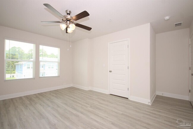 Building Photo - 8686 Meadow Flower Ln