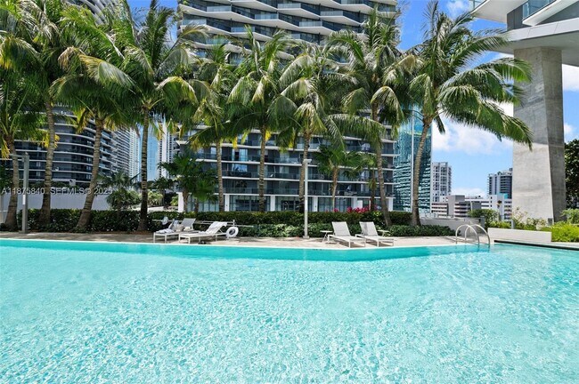 Building Photo - 88 SW 7th St