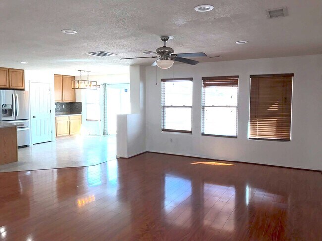 Building Photo - Spacious 4 bedroom Northern Meadows Home with Refriderated Air!