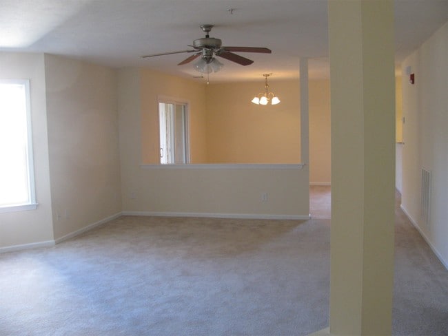 Building Photo - 633 Spencer-Farlow Dr