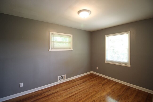 Building Photo - 3 Bedroom Home near Belvedere Park!