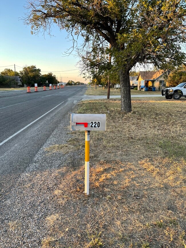 Building Photo - 220 N Main St