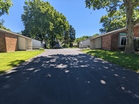 Building Photo - 4798 Moreland Dr W