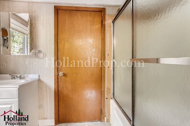 Building Photo - Hidden gem in SW Portland 2bd 1bth waiting for you!
