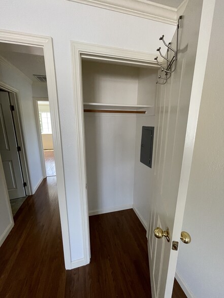 Building Photo - 108 Powell Avenue