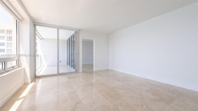 Building Photo - 1541 Brickell Ave