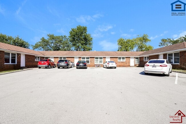 Building Photo - 702 Couch St