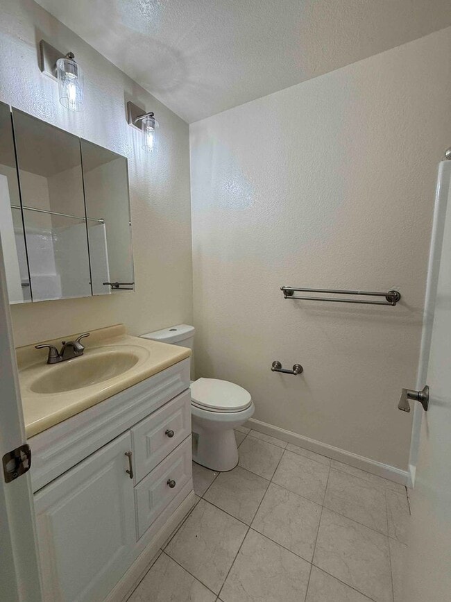 Building Photo - Great Natomas 3 Bedroom on Large Court