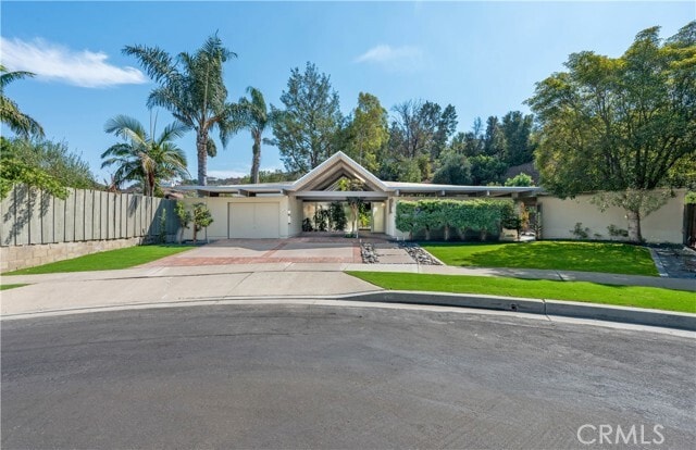 Building Photo - 4924 E Elsinore Ave