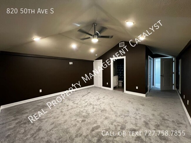 Building Photo - Amazing 4 bedroom 3 bath open floor plan i...