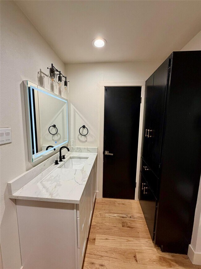 Building Photo - 7806 Rolling Acres Dr