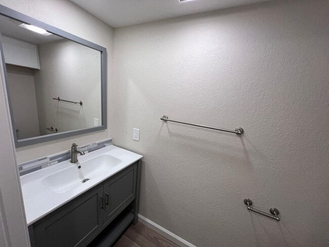 Building Photo - For Rent – Remodeled 2-Bedroom Condo in Citrus Heights