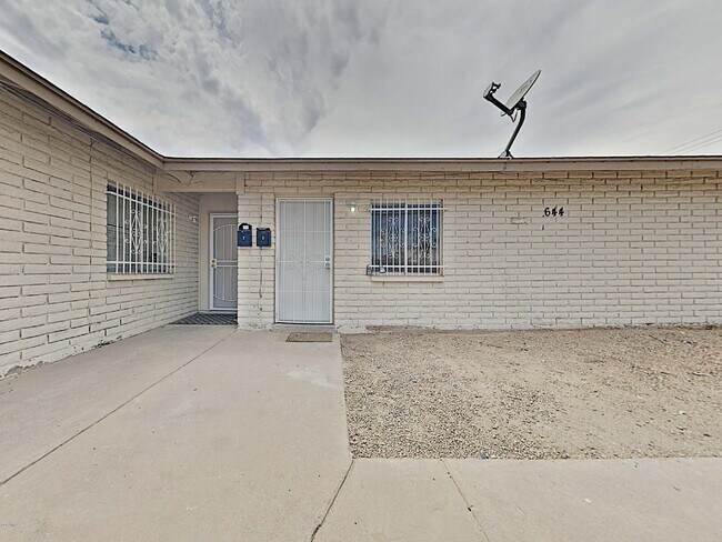 Building Photo - Modern Comfort in Mesa – 2-Bedroom with Ya...