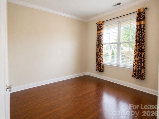 Building Photo - 137 Glade Vly Ave