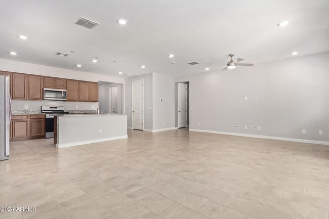 Building Photo - 9746 E Tumbleweed Ave