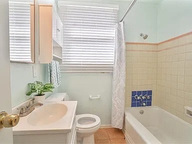 Building Photo - 40 La Cruz Ave