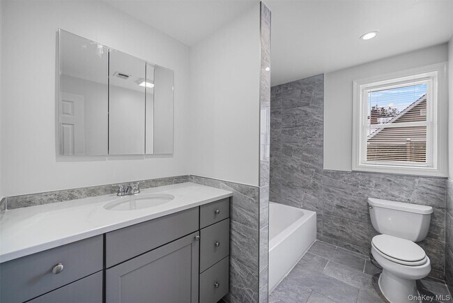 Building Photo - 917 Parkway Pl