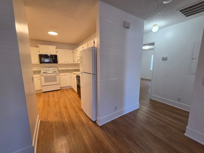 Building Photo - 1034 Jessamine Trail