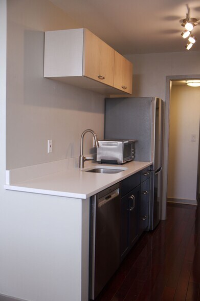 Building Photo - 1707 N Prospect Ave