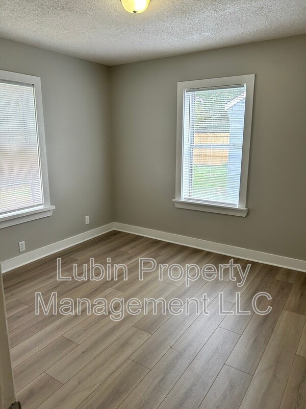 Building Photo - 2406 Forest Ave