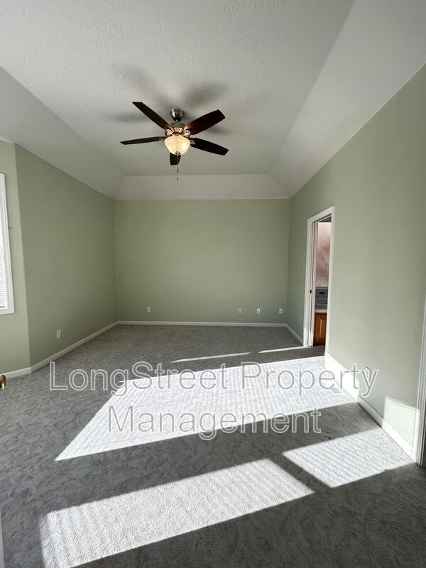 Building Photo - 852 Marilyn Dr