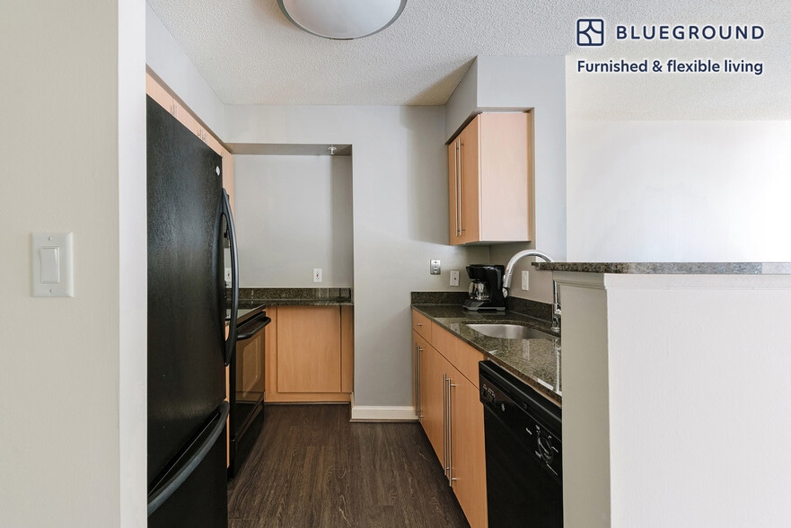 Building Photo - 4835 Cordell Ave