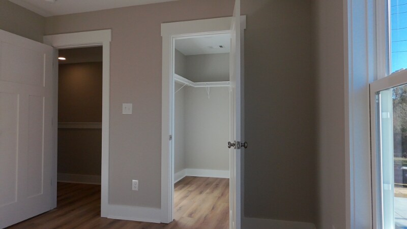 Building Photo - 233 Pineneedle Rd