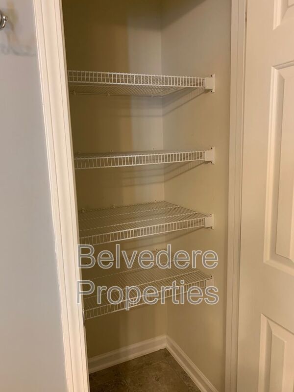 Building Photo - 18 Dillingham Pl