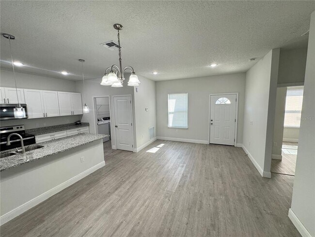 Building Photo - 1863 Manitoba Ct