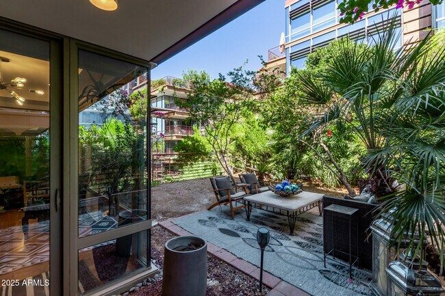 Building Photo - 7117 E Rancho Vista Dr