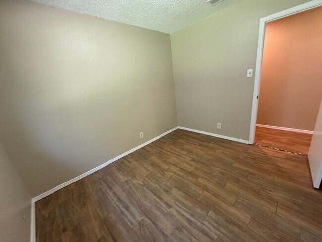 Building Photo - 10138 Inridge