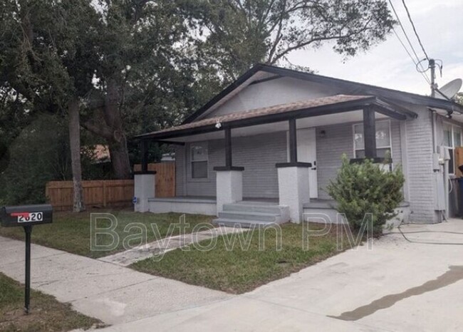 Primary Photo - 2620 E North Bay St