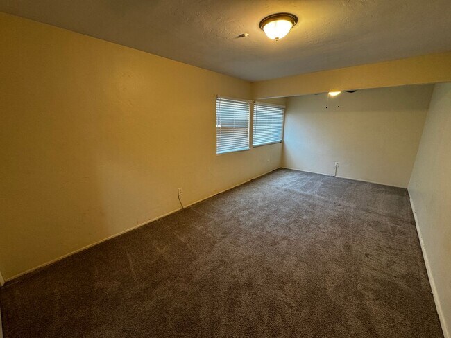 Building Photo - 5448 Encina Dr
