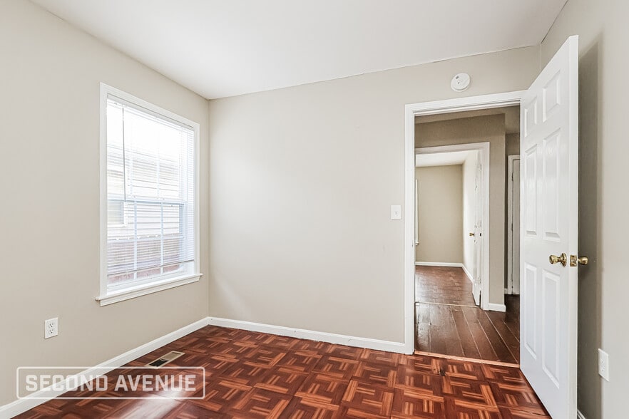 Building Photo - 1831 W Ormsby Ave