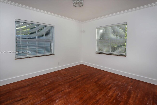 Building Photo - 1404 Plunkett St