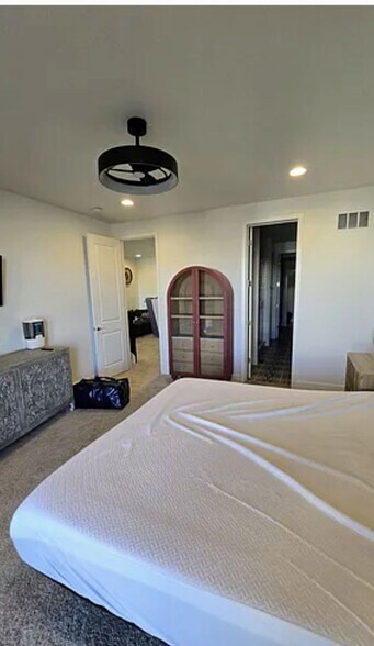 Building Photo - 6051 N Malta St