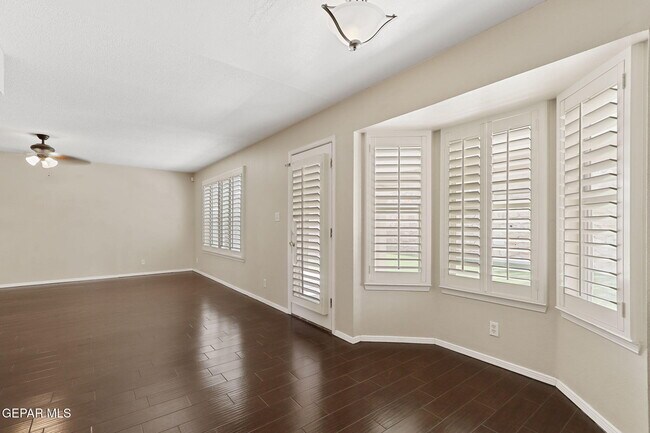Building Photo - 527 Longleaf Pl