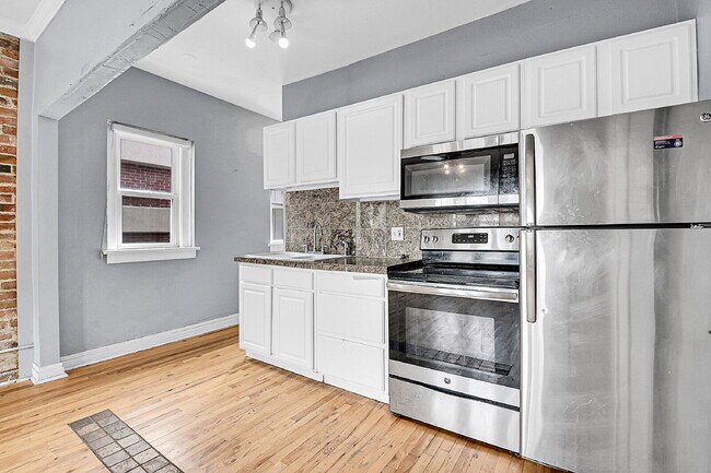 Building Photo - $1,500.00 - 1 Bed, 1 Bath, Condo in Denver...