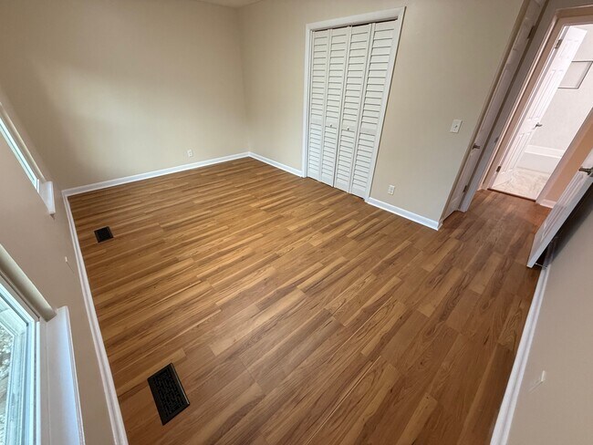 Building Photo - 810 Summer Hill Ln
