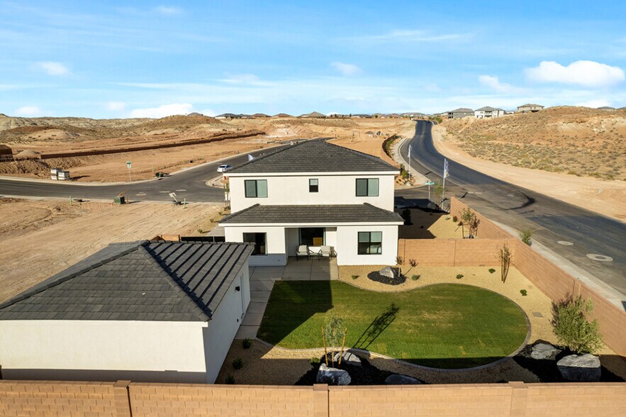 Building Photo - 6068 S White Trails Dr