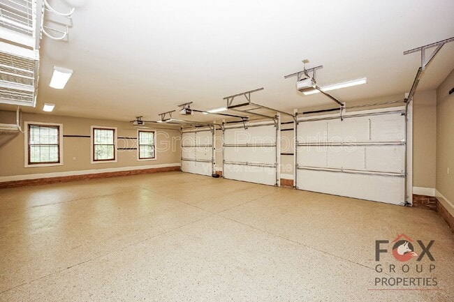 Building Photo - 143 Greenbay Rd