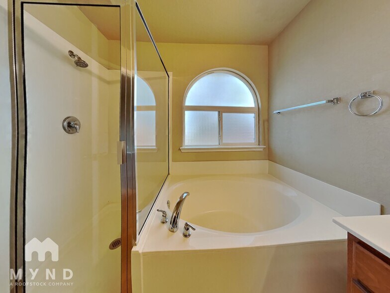 Building Photo - 114 Arcadia Pl