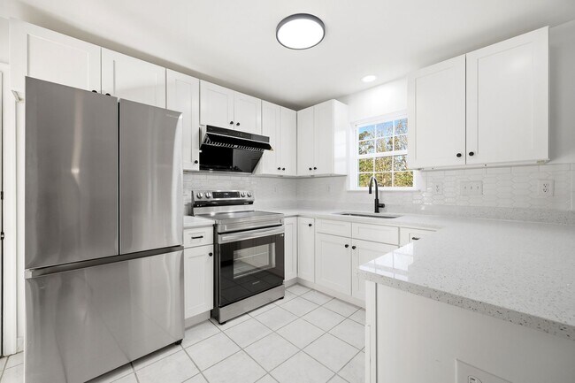 Building Photo - 1600 Old Brook Rd