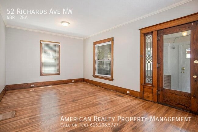 Building Photo - 52 Richards Ave NW