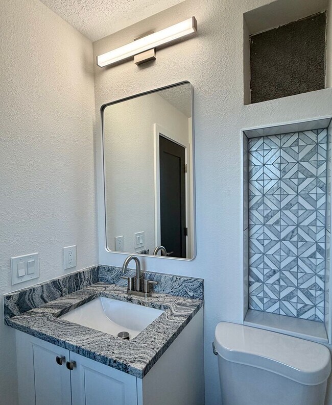 Building Photo - Adorable Makeover Melbourne Florida-Close to Wickham Rd.