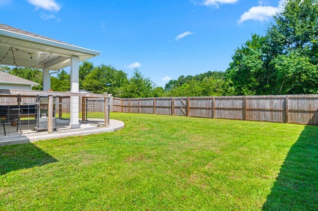 Building Photo - 6686 Sun Tree Cir