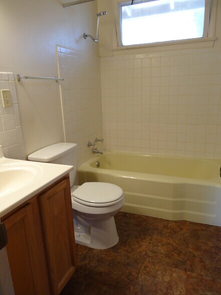 Building Photo - 403 N 17th St