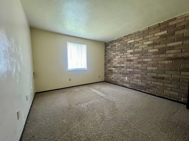 Building Photo - 304 Kellywood Manor